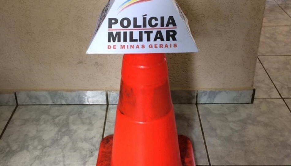 Cone da Polícia Militar é furtado em Campos Altos