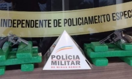 Jovem tenta subornar PM com dois revólveres após ser flagrado com 12 kg de maconha em Divinópolis