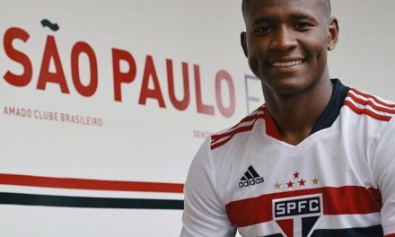 Que recepção! Orejuela é recebido por Cafu no Morumbi e escuta dicas preciosas de ídolo do novo clube