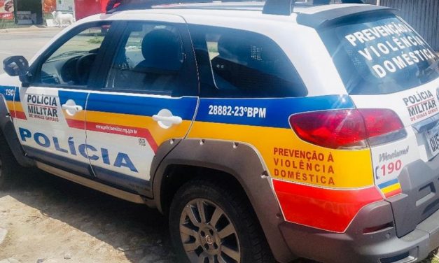 Mulher é esfaqueada pela companheira em Arcos