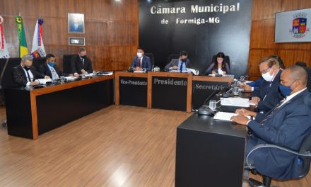 Câmara aprova seis projetos na reunião desta semana