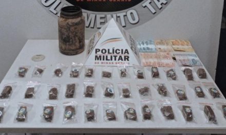 Quatro são presos e 37 tabletes de maconha apreendidos no bairro Santa Luzia