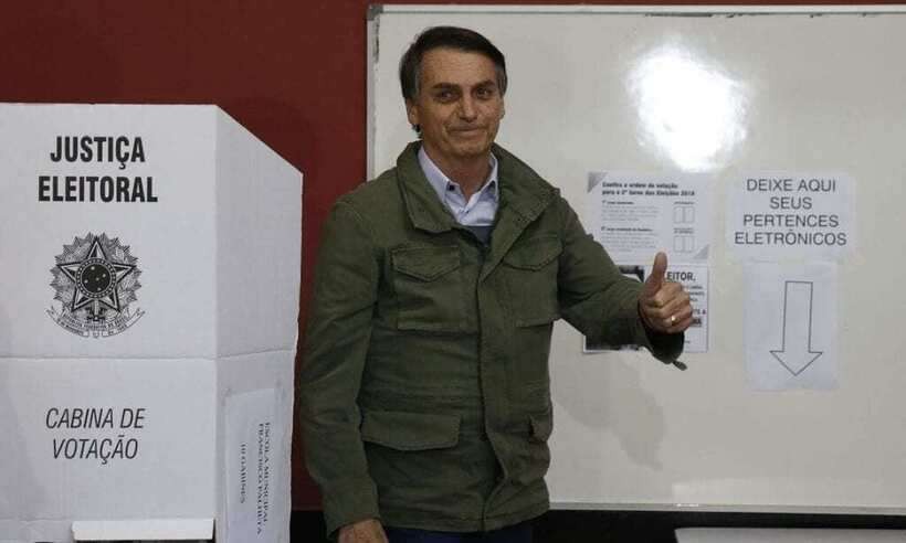 Bolsonaro diz que vai comprovar na semana que vem que Aécio ganhou eleição