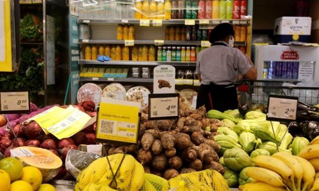 Feira mais cara: chuva destrói plantações em Minas e leva sacolões a comprarem em SP