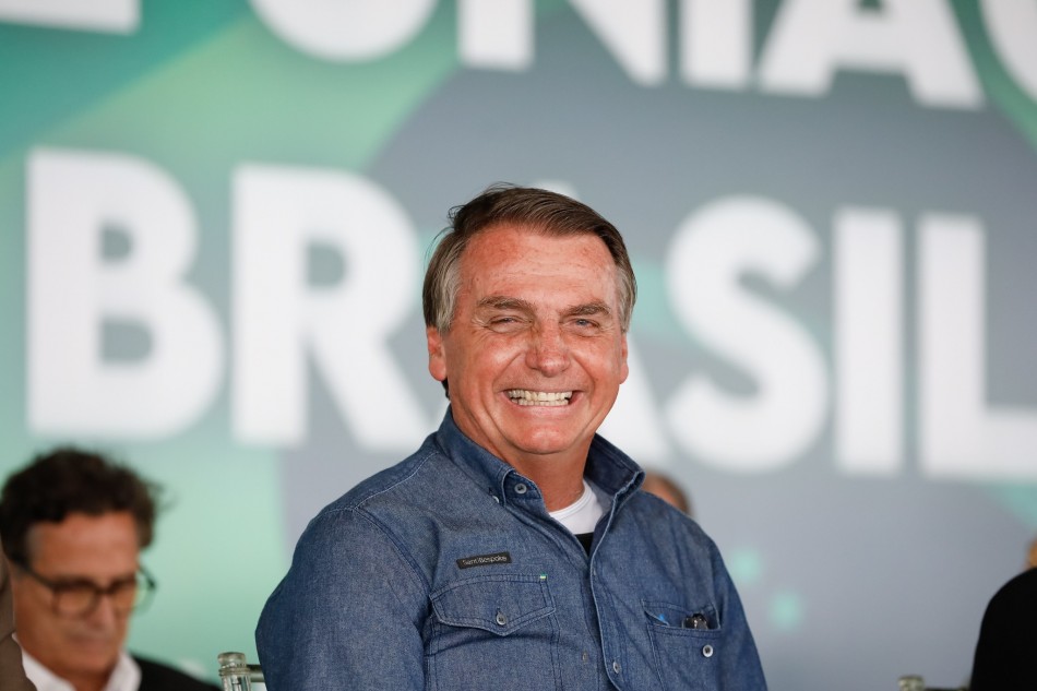 Bolsonaro culpa ex-presidente Lula por aumentos no preço da gasolina