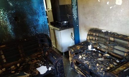 Moradores pulam do 3ª andar de apartamento para fugir de incêndio em Cláudio