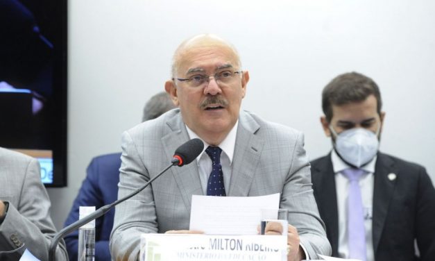 PGR denuncia ministro da Educação ao Supremo por crime de homofobia