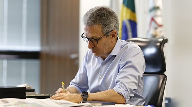 Governador de Minas afirma ter pedido fim da cobrança de escassez hídrica em conta de luz em MG