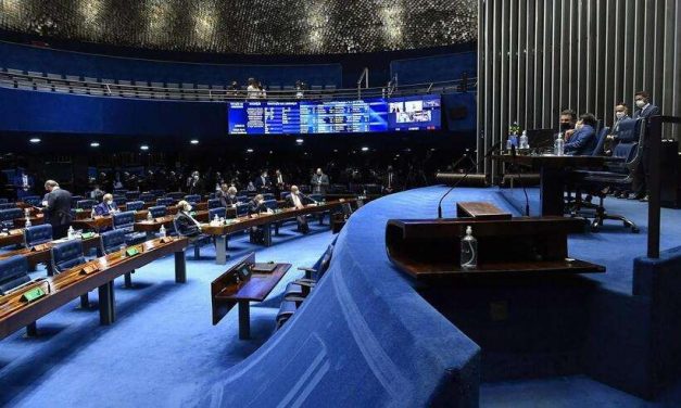 Senado aprova inclusão do piso salarial da enfermagem na Constituição Federal