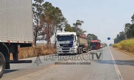 Incêndio provoca queda de fios de alta tensão e deixa BR-262 interditada