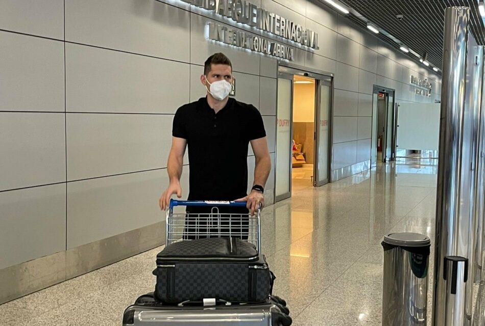Cruzeiro: goleiro Rafael Cabral desembarca em BH para ser anunciado pela Raposa
