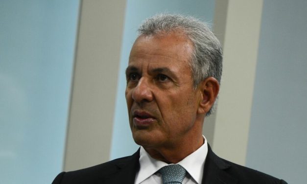 Bolsonaro exonera Bento Albuquerque do comando de Minas e Energia; Sachsida assume