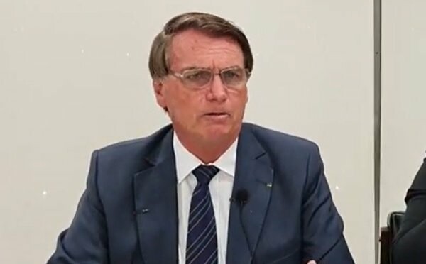 Bolsonaro critica Anvisa e volta a levantar dúvidas sobe a vacinação contra a Covid-19 em crianças