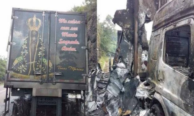 Caminhão é tomado por fogo e imagem de Nossa Senhora Aparecida fica intacta