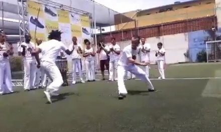 Capoeiristas de Formiga participam de evento em Nova Serrana