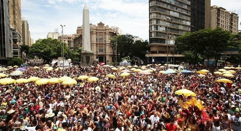 Carnaval em BH: Kalil quer comércio de ‘portas abertas’, mas evita definição sobre folia