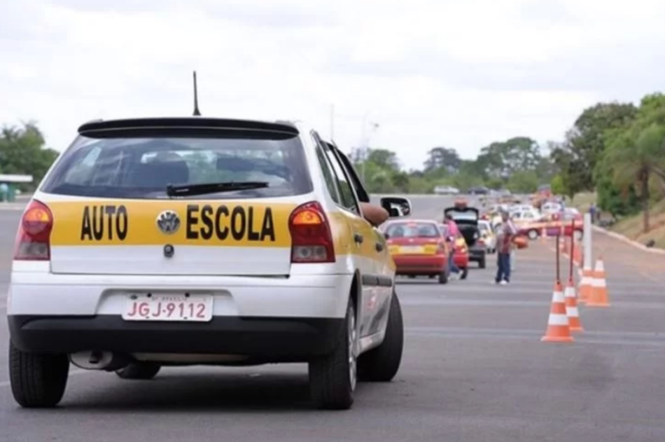 Tirar carteira de motorista em Minas Gerais deve ficar até 20% mais caro em 2022