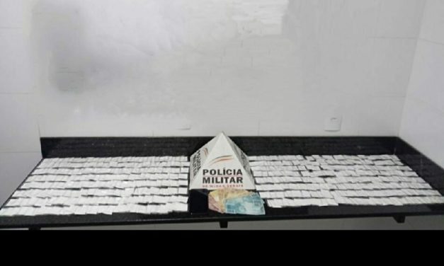 Mulher é presa com mais de 500 papelotes de cocaína, em Formiga