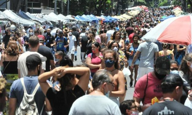 Janeiro de 2022 é o mês com mais casos de Covid desde o início da pandemia em MG
