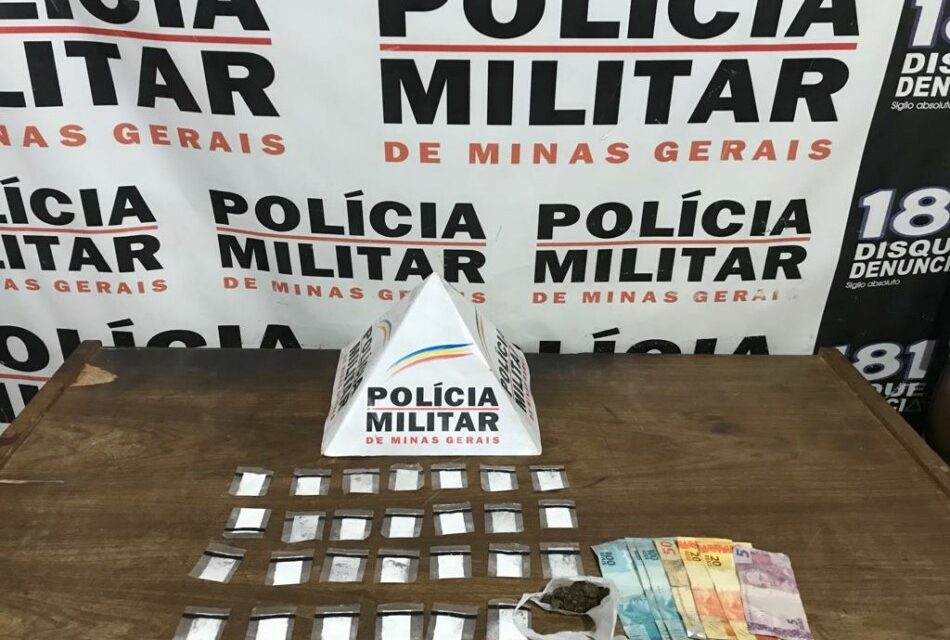 Jovem é preso com papelotes de cocaína e tablete de maconha na cueca em Arcos