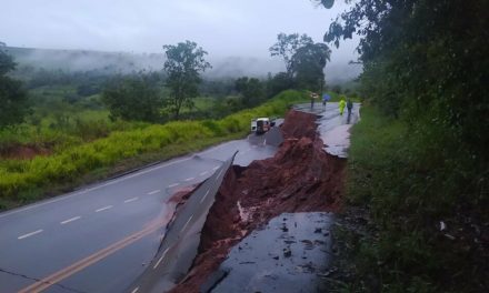 Bolsonaro prevê R$ 1 bilhão para reforma de rodovias atingidas por chuvas