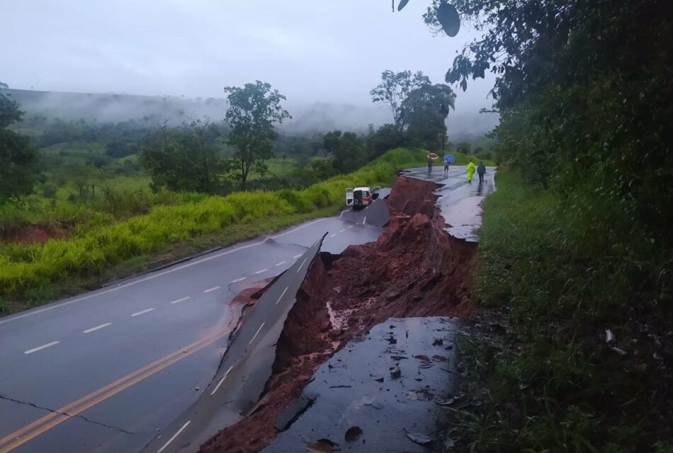 Minas anuncia repasse de R$ 113 milhões para recuperação de estradas afetadas pela chuva