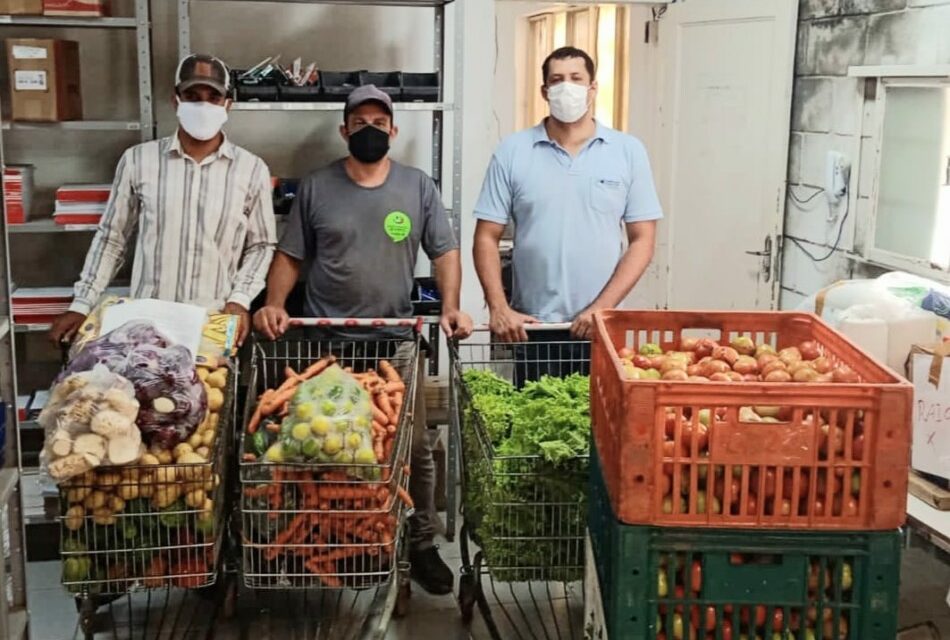 Mais de 100 kg de alimentos são doados para o projeto Feira Solidária