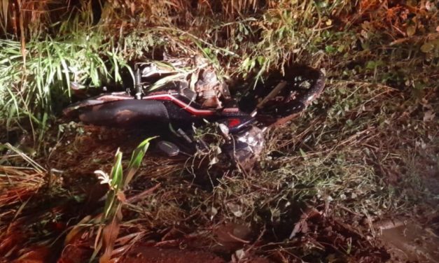 Irmãos ficam feridos após acidente de moto na LMG-893, no Balneário Furnastur