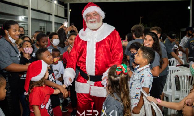 Alunos do Tatame do Bem participam de comemoração de Natal