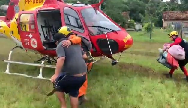 Moradores ilhados são resgatados em Conceição do Pará; cidade corre risco por rompimento de barragem e está sem água potável