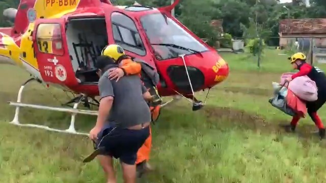 Moradores ilhados são resgatados em Conceição do Pará; cidade corre risco por rompimento de barragem e está sem água potável