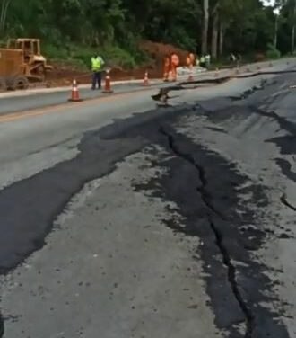 Trecho da MG-050 é interditado por causa de rachaduras na pista