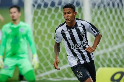 Savinho é o quarto jogador do Galo a testar positivo para Covid-19