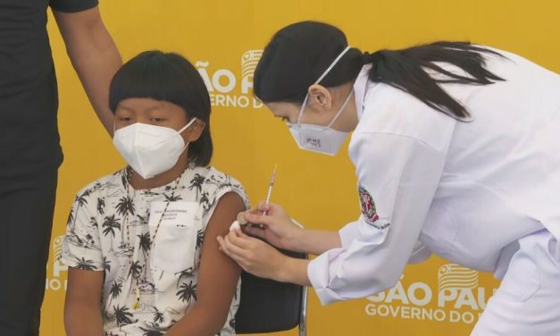 Indígena de 8 anos é a primeira criança a receber dose de vacina infantil contra Covid-19 em SP