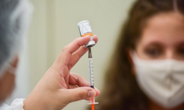 Frio e baixa cobertura vacinal de idosos e crianças aumentam riscos da Covid em Minas