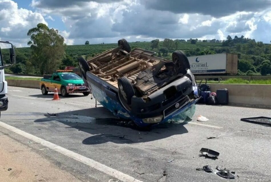 Acidente com van deixa cinco pessoas feridas na BR-381, em Oliveira