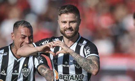 Com gol no fim, Atlético vence Pouso Alegre e retoma liderança do Campeonato Mineiro