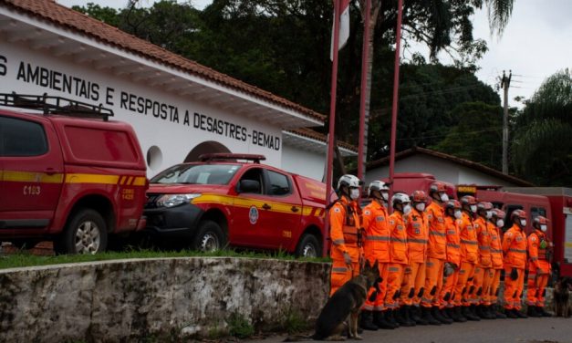 Minas envia equipe de bombeiros para ajudar em buscas por desaparecidos em Petrópolis, no RJ
