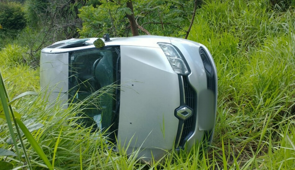 Veículo conduzido por formiguense capota entre Arcos e Lagoa da Prata