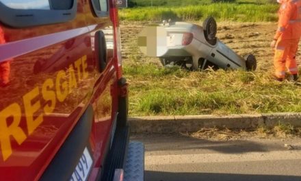 Motorista perde controle e carro capota no Sul de Minas