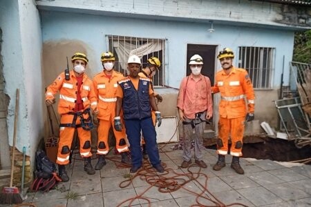 Buraco se abre e revela mina de ouro escondida debaixo de casa em Ouro Preto