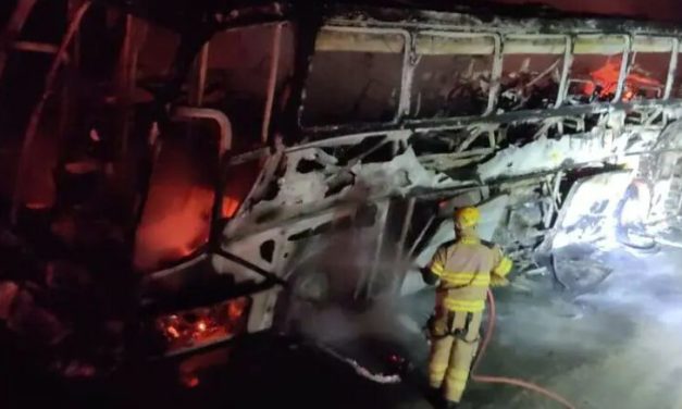 Ônibus com destino a São Paulo pega fogo no Norte de Minas