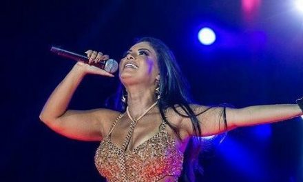 Morre aos 43 anos a cantora Paulinha Abelha