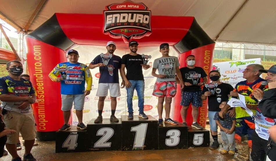 Pilotos de Bambuí, Medeiros e Tapiraí participam de competição em Lagoa Santa