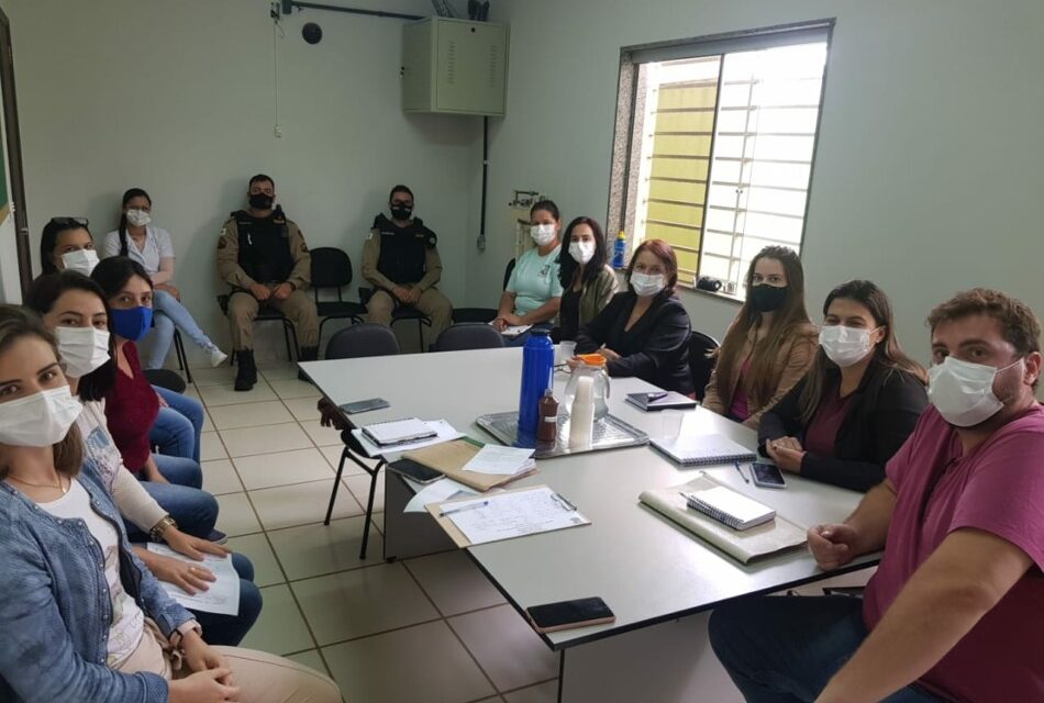 Polícia Militar e membros da Prefeitura de Pimenta discutem sobre segurança pública