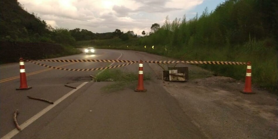 Rodovias mineiras têm 110 pontos de interdição neste domingo