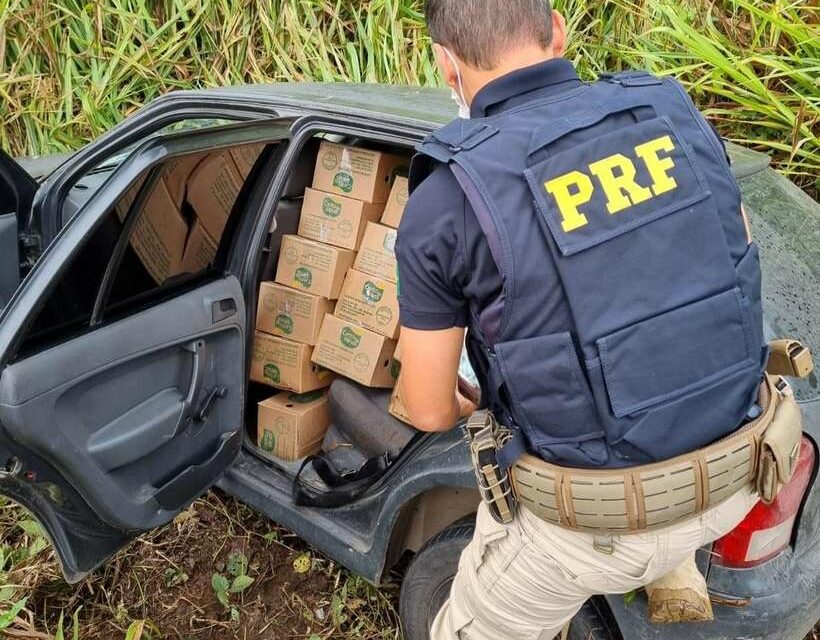 PRF recupera 81 caixas de queijo furtadas após carro se acidentar na BR-262