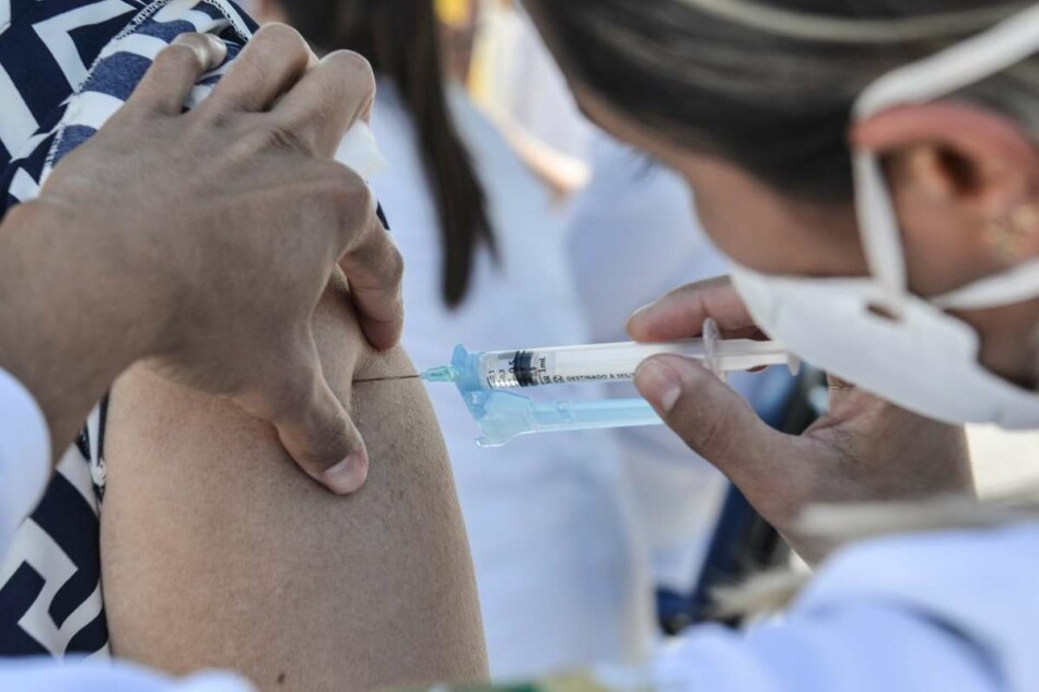 Minas tem 3 milhões de pessoas com dose de reforço atrasada