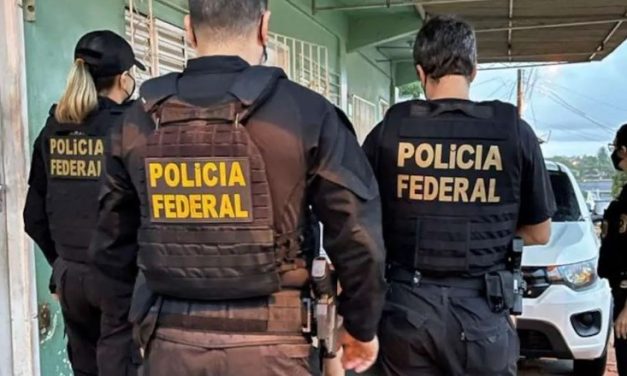 PF apreende materiais em casa de jovem que citou plano de massacre em rede social
