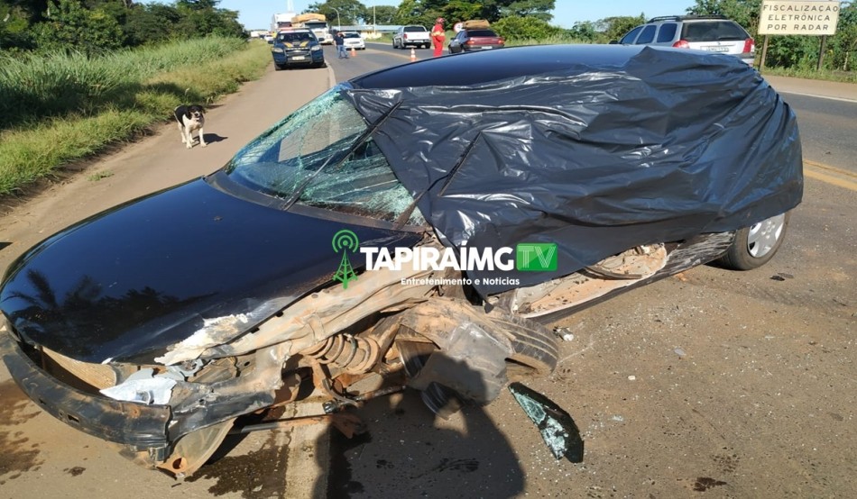 Idoso morre após colisão entre carro e caminhão na BR-262